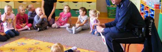 Spotkanie z policjantem w Przedszkolu w Zagórzu           rzu