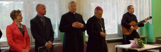 Wizyta Księdza Biskupa w SP i Gimnazjum