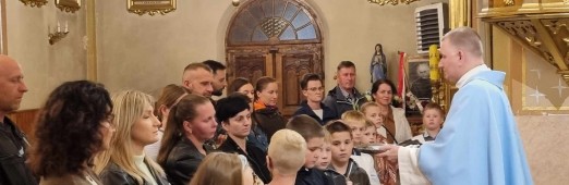 Wręczenie różańców klasie 3